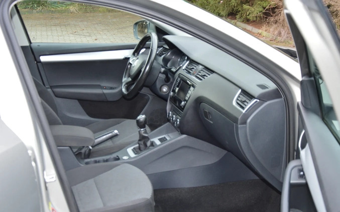 Skoda Octavia cena 31999 przebieg: 200000, rok produkcji 2013 z Legnica małe 154